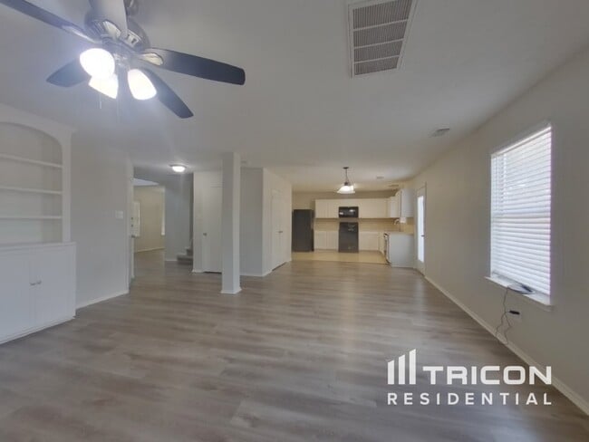 Building Photo - 21607 Fossil Trails Dr