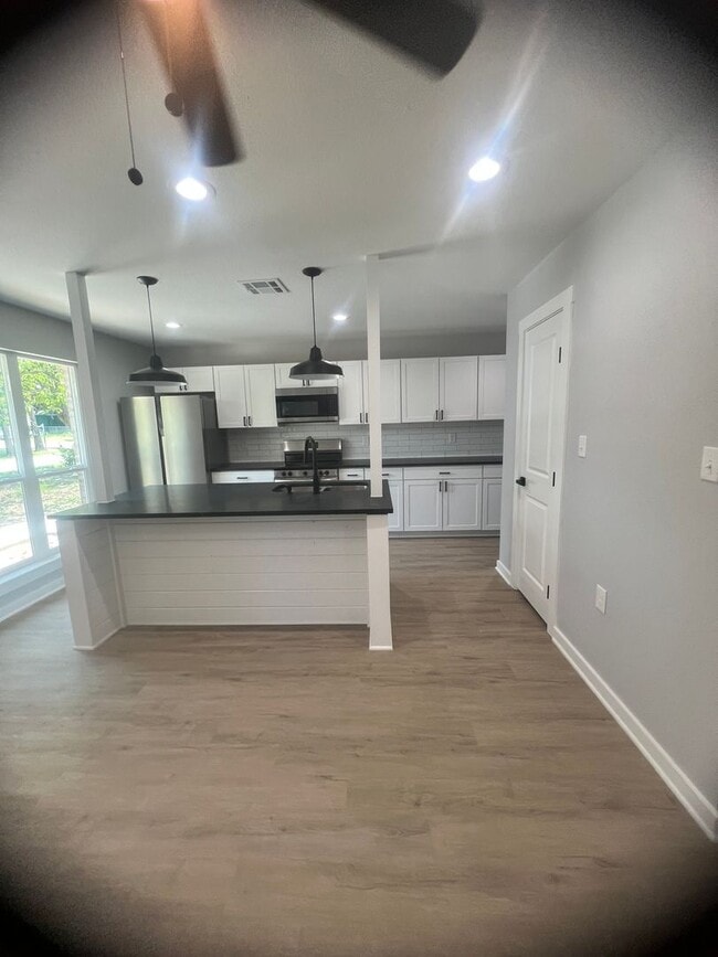 Building Photo - BRAND NEW LACY LAKEVIEW BUILD