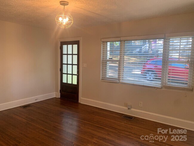 Foto del edificio - 1800 Hall Ave