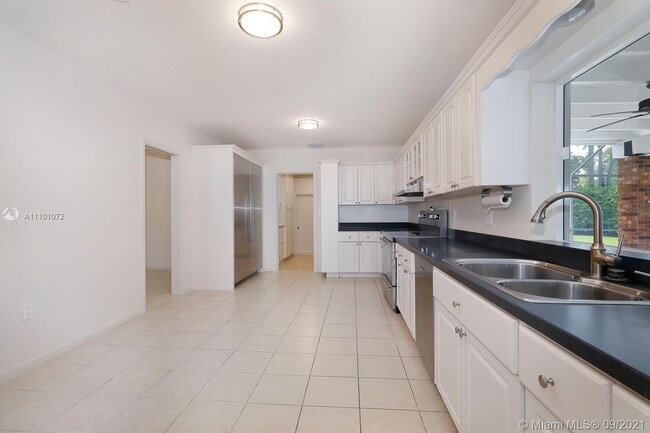 Building Photo - 5625 SW 84th Ter