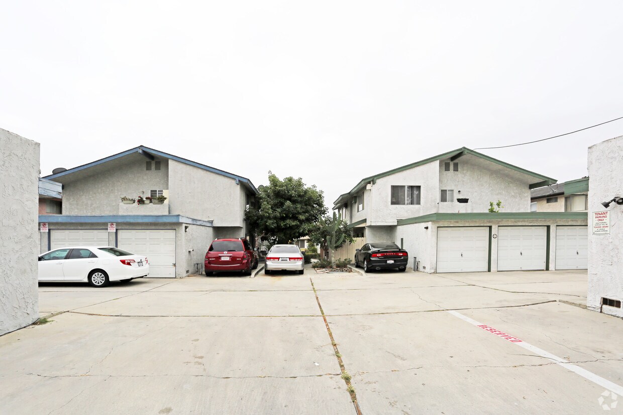 Building Photo - 4011 Green Ave