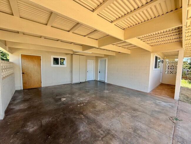 Foto del edificio - Newly Renovated 4 Bedroom / 2 Bathroom Home for Rent in Lahaina!