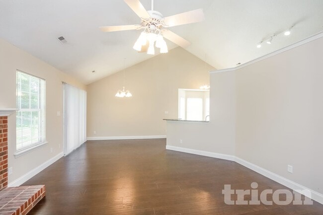 Foto del edificio - 3226 Twin Falls Ln