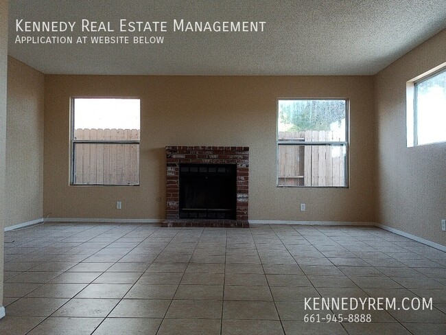 Building Photo - 44042 Palm Ln