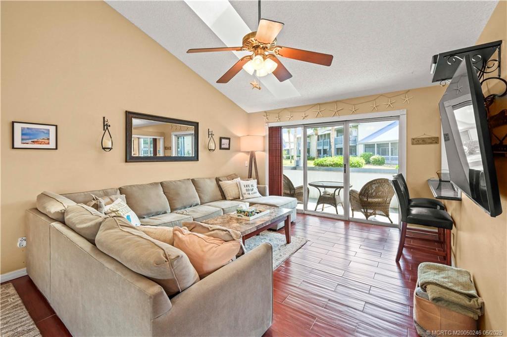 Foto principal - 1451 NE 14th Ct