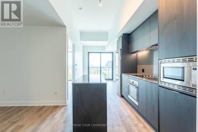Building Photo - 3009-3009 Novar Rd