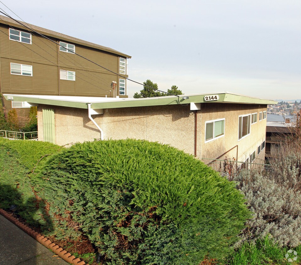 Foto del edificio - 2144 Waverly Pl N