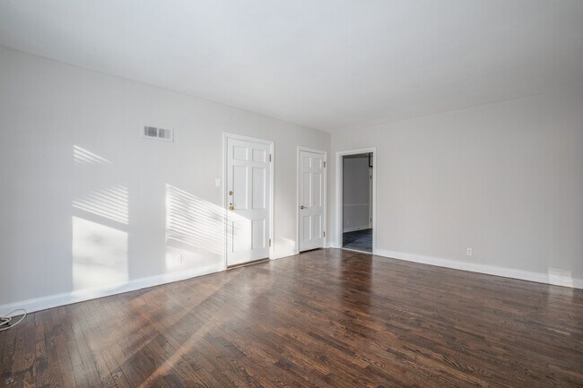 Foto del edificio - 7535 Oxford Dr