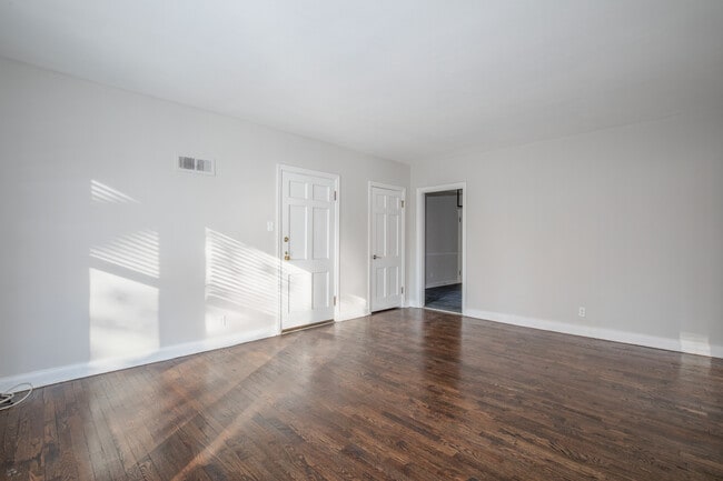 Building Photo - 7535 Oxford Dr