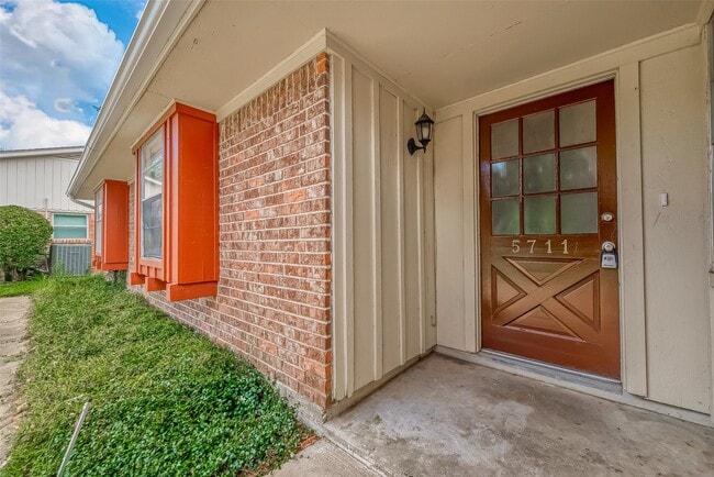 Building Photo - 5711 Braesvalley Dr