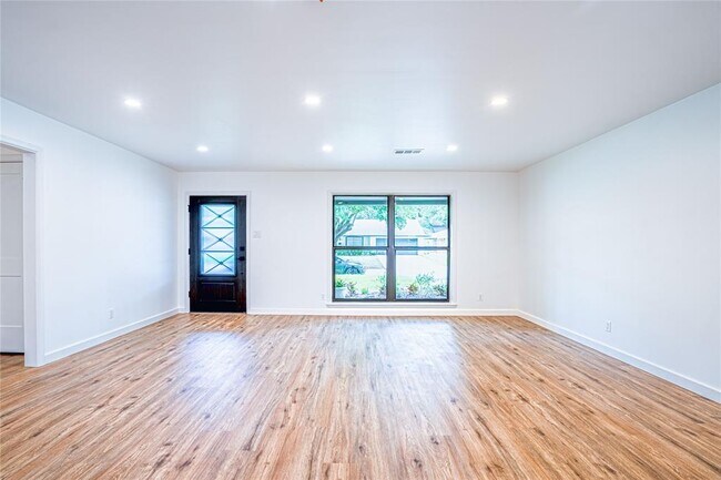 Foto del edificio - 1422 Wisterwood Dr