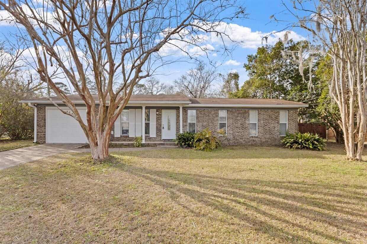 Primary Photo - GORGEOUS 3/2 in Eastgate w/ Granite Counte...