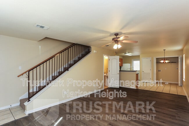 Building Photo - 707 S Amy Ln