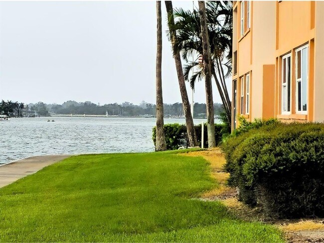 Foto del edificio - 7560 Bay Island Dr S