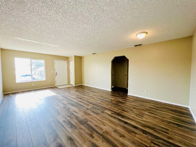 Foto del edificio - 350 Winter Ridge Blvd