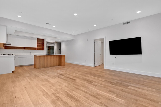 Foto del edificio - 3541 11th St NW