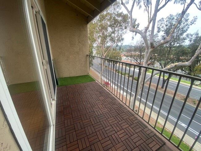 Building Photo - Charming 2 Bed, 2 Bath Carlsbad Condo