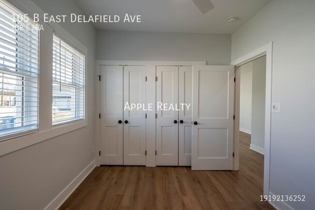 Foto del edificio - 105 E Delafield Ave