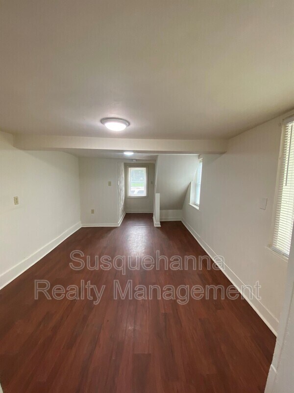 Foto del edificio - 127 S Cherry St