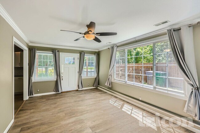 Foto del edificio - 2210 Weddington Rd