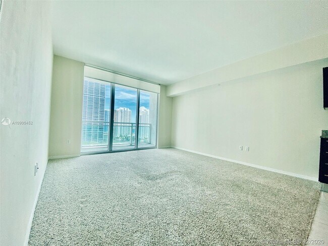 Building Photo - 950 Brickell Bay Dr