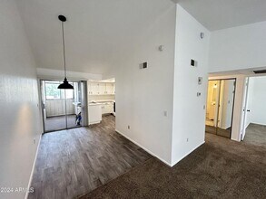 Building Photo - 461 W Holmes Ave