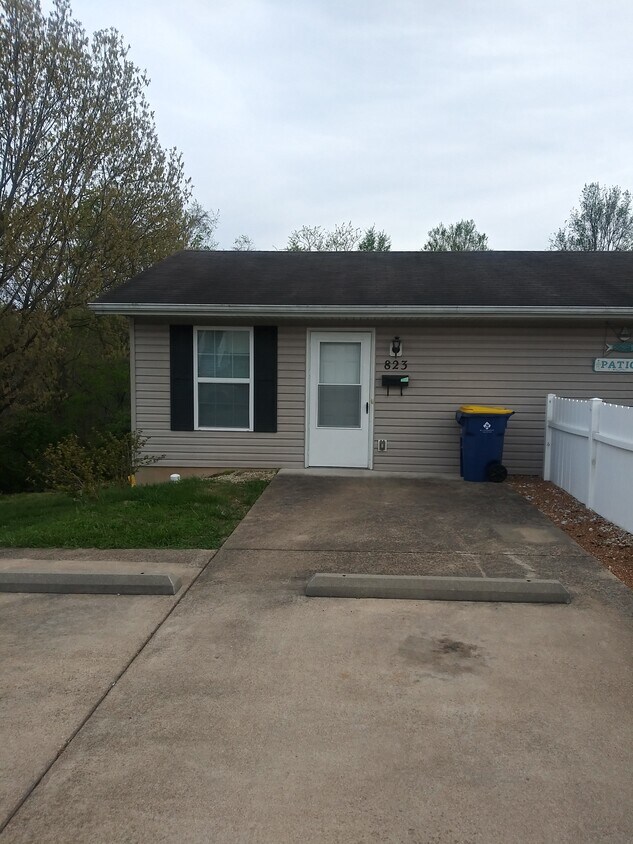 823 Boyd St Unit 823 Boyd St., De Soto, MO 63020 Apartments in De