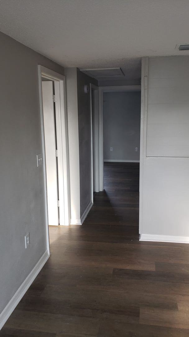 Building Photo - TOWNHOUSE 3 -1/2