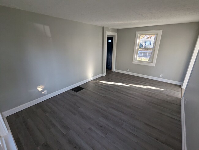 Building Photo - Charming Remodeled 2-Bedroom Home with 2-C...