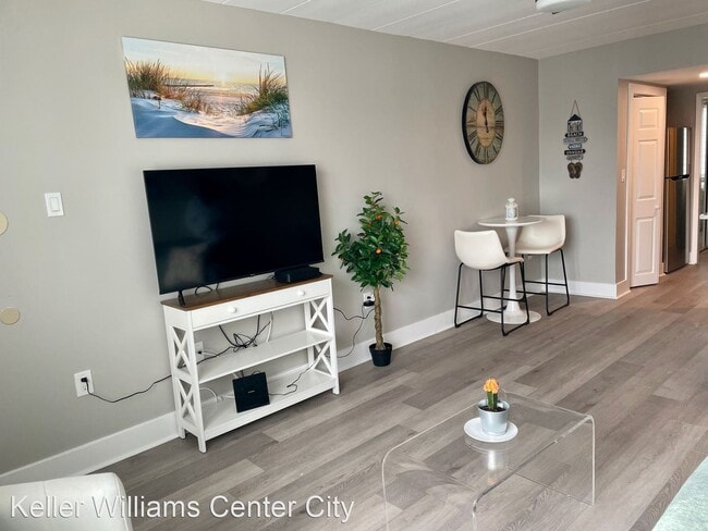 Building Photo - 1 br, 1 bath House - 9510 Amherst Ave. Uni...