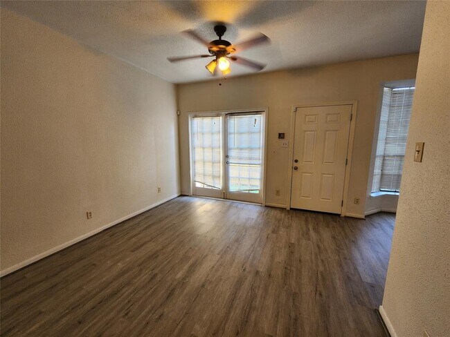 Building Photo - 2121 El Paseo St