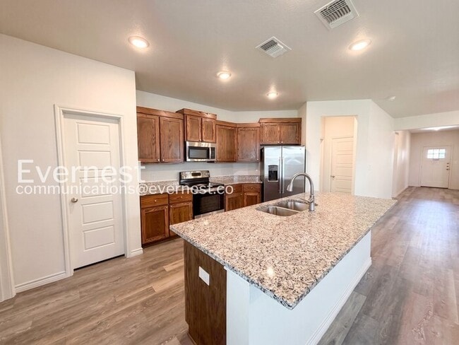 Building Photo - 866 Freedom Cir