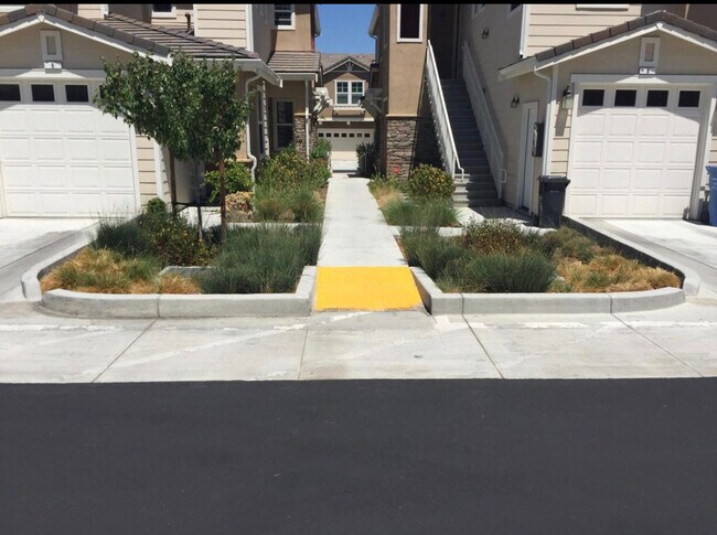 Building Photo - 221 Elworthy Ranch Cir