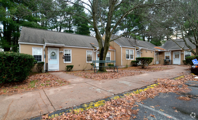 Building Photo - Center Village