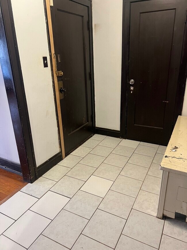 Building Photo - 8010 S Evans Ave