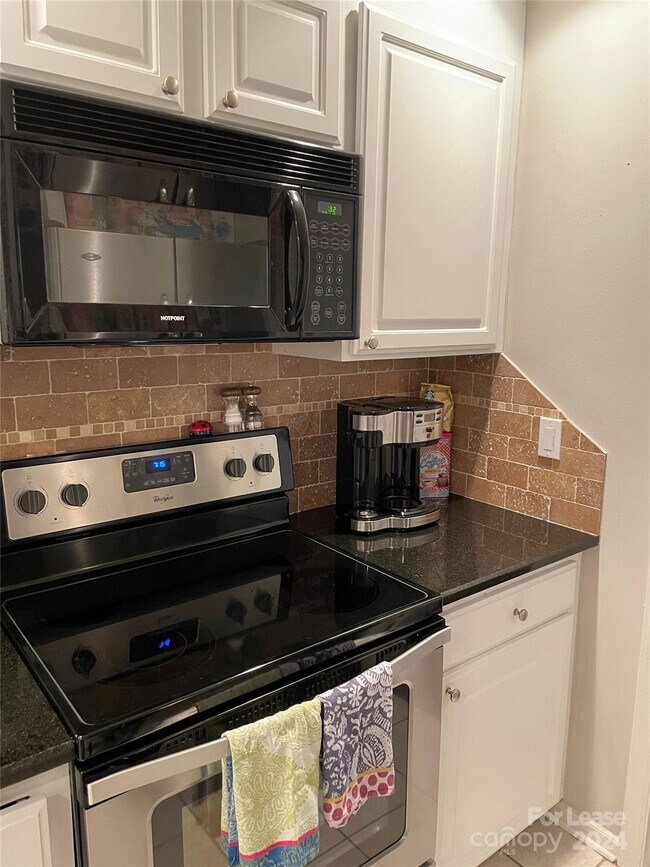 Building Photo - 8436 Rittenhouse Cir
