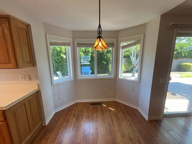 Building Photo - 7168 Lawnridge St NE