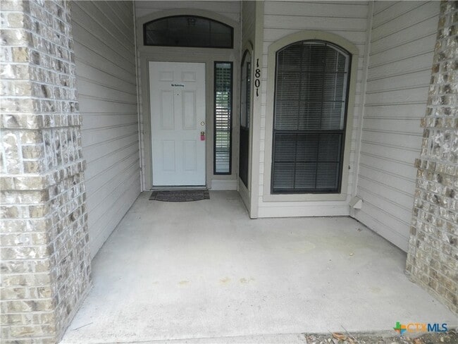 Building Photo - 1801 Thomas Ct
