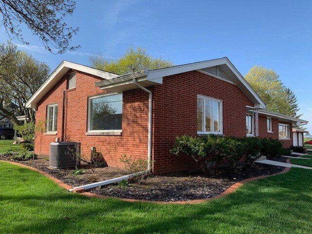 Foto del edificio - 108 S Maple Ave