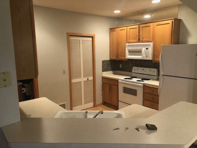 Building Photo - 1939 Bluestem Ln