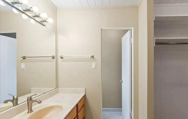Foto del edificio - 2090 Sandalwood Ct