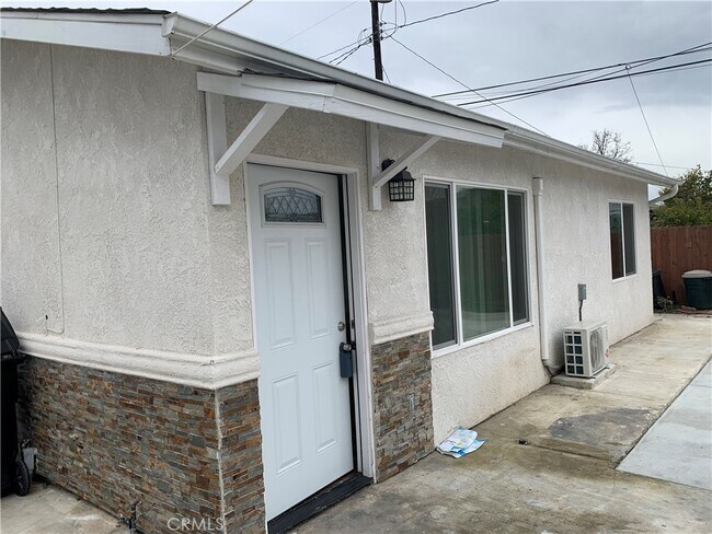 Building Photo - 5221 Camellia Ave