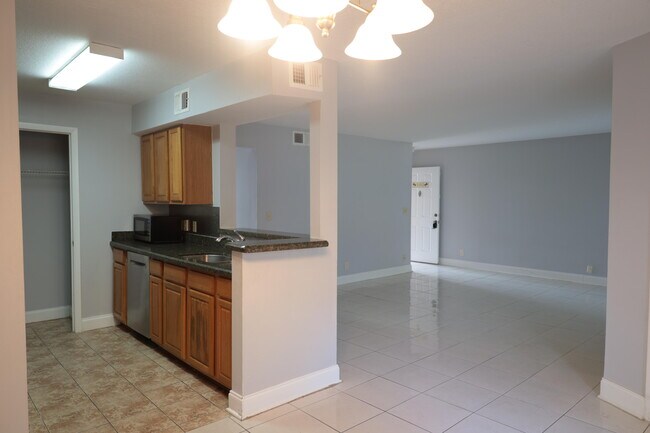 Building Photo - 815 Boynton Beach Blvd
