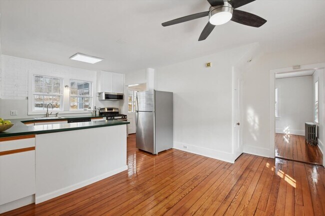 Foto del edificio - 247 Liberty Corner Rd