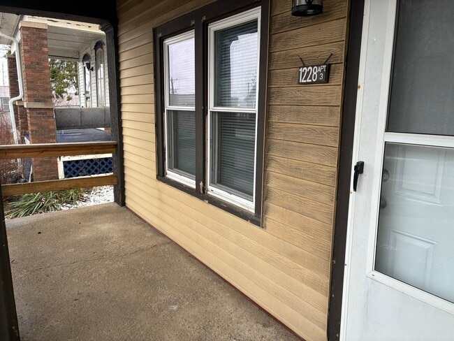 Building Photo - 1228 N Main St