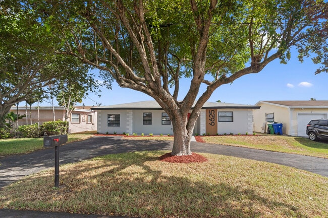 Building Photo - 6625 Boxwood Dr