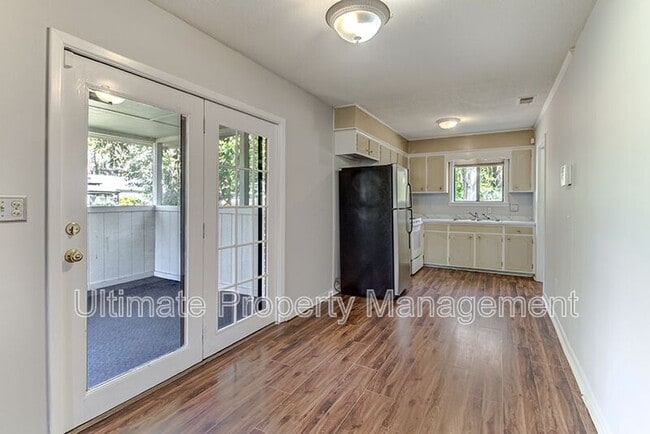 Foto del edificio - 402 Kingston Rd