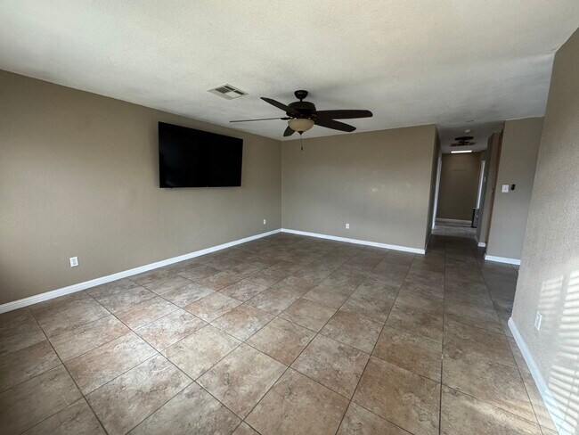 Building Photo - 4110 W 21st Ln