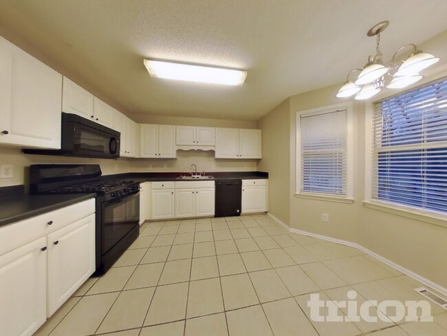 Building Photo - 3 Misty Ridge Pl