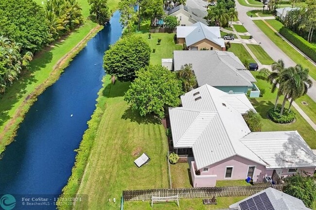 Building Photo - 1242 Raintree Ln